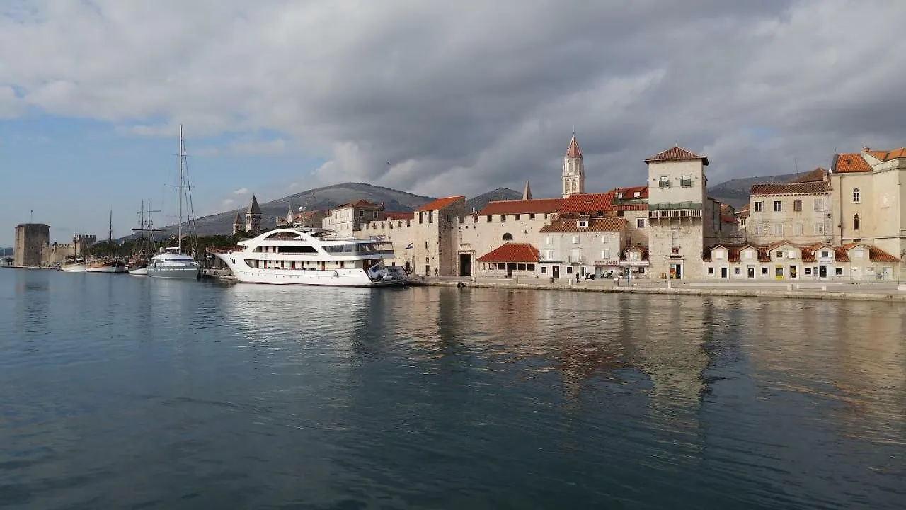Apartment Tina Trogir 0*,  Croatia